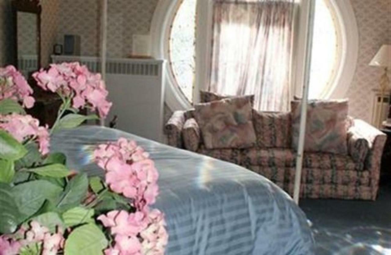M&M Victorian Bed And Breakfast Marinette Kültér fotó